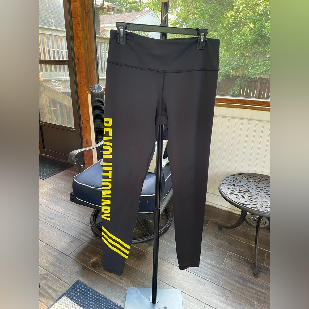 Just Live “Revolutionary” Leggings Size Xl